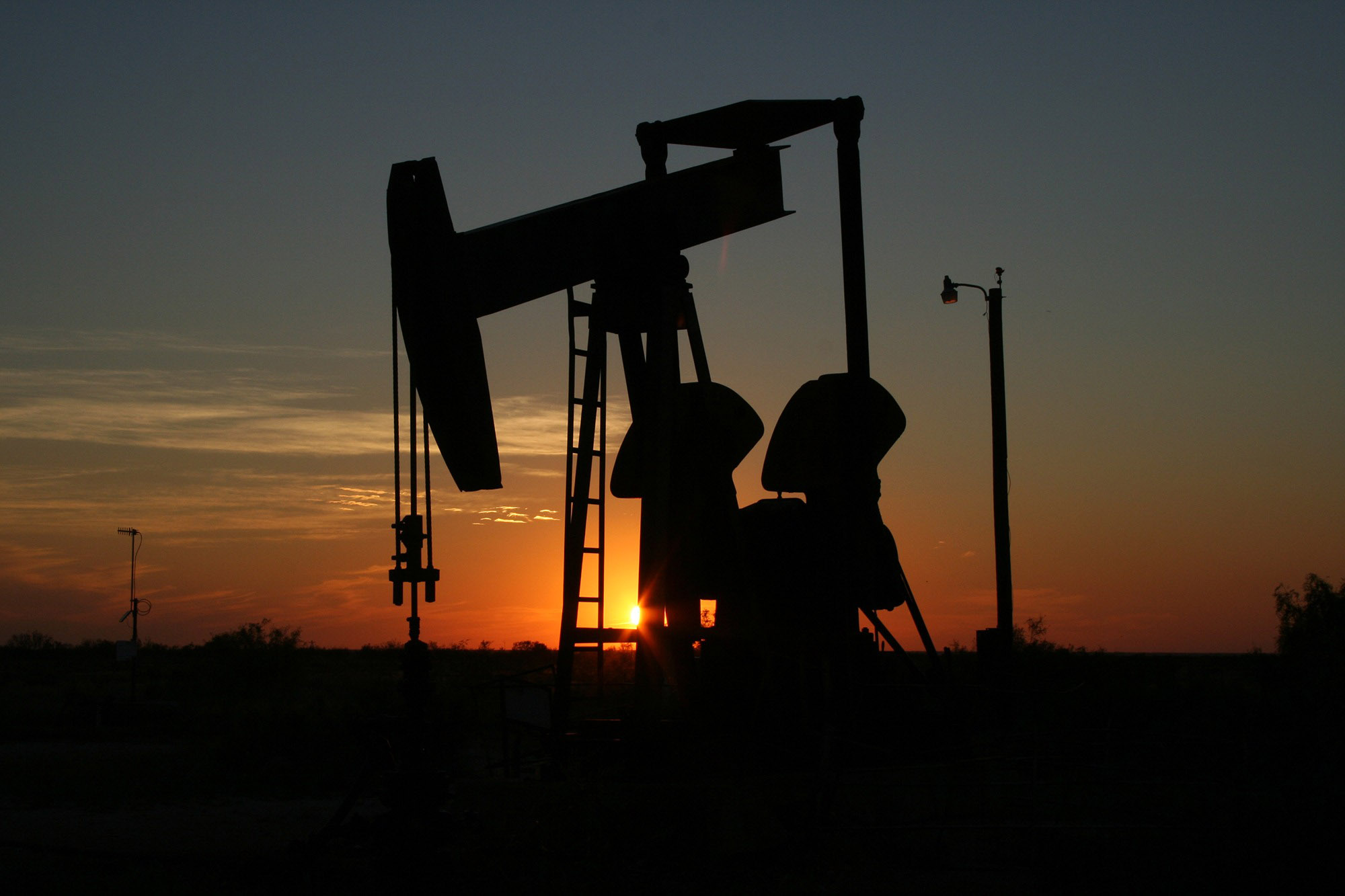 //xspecpower.com/wp-content/uploads/2018/10/oil-derrick-in-the-sunset-in-texas.jpg